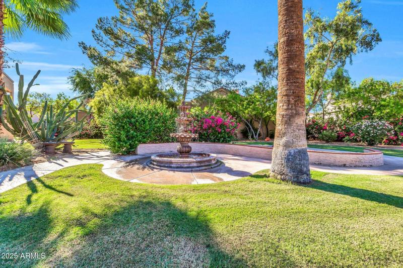 8100 E Camelback Rd-41
