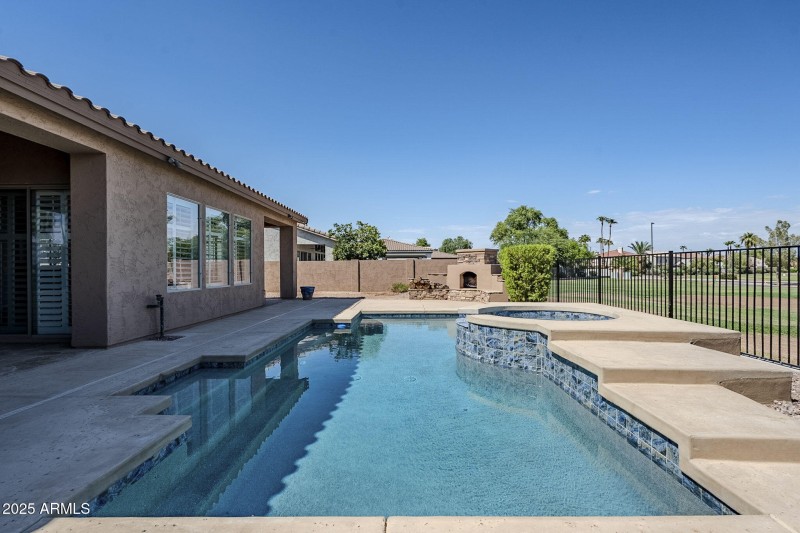 103-web-or-mls-Parkcrest-10 (2)