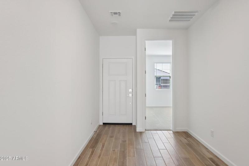 32-web-or-mls-La Senda Dr W-S2409-032