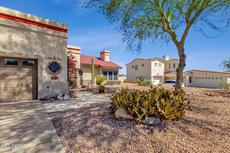 005_Desert Landscaped Yard
