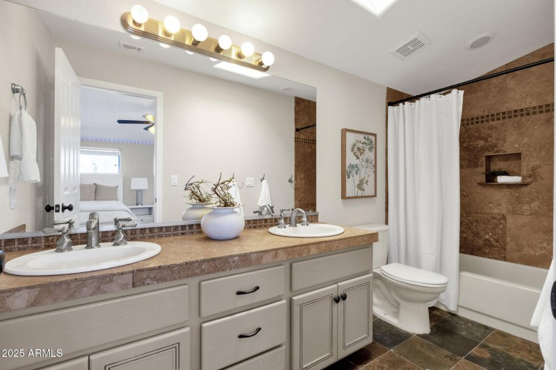 035_2nd Ensuite Bathroom