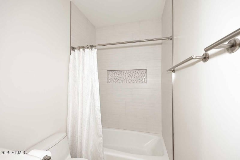 Guest Bath-Tub