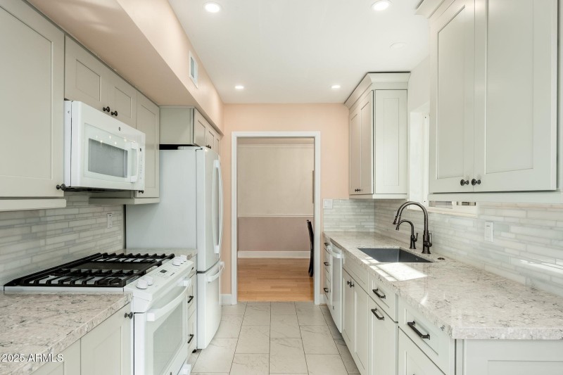 123 E Palm Ln UNIT A - 15