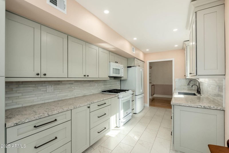 123 E Palm Ln UNIT A - 16