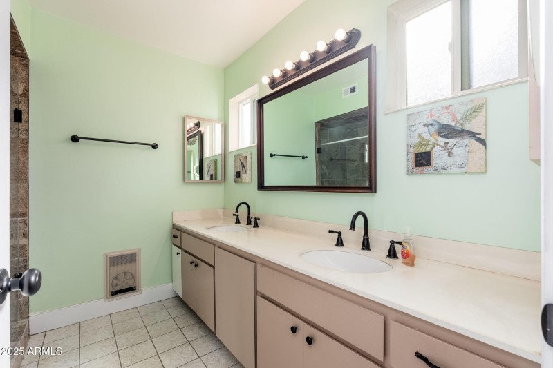 123 E Palm Ln UNIT A - 22