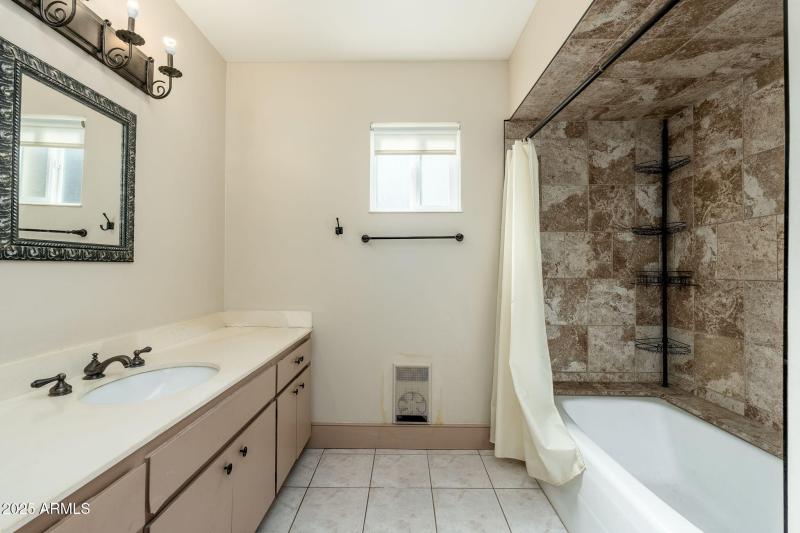 123 E Palm Ln UNIT A - 27