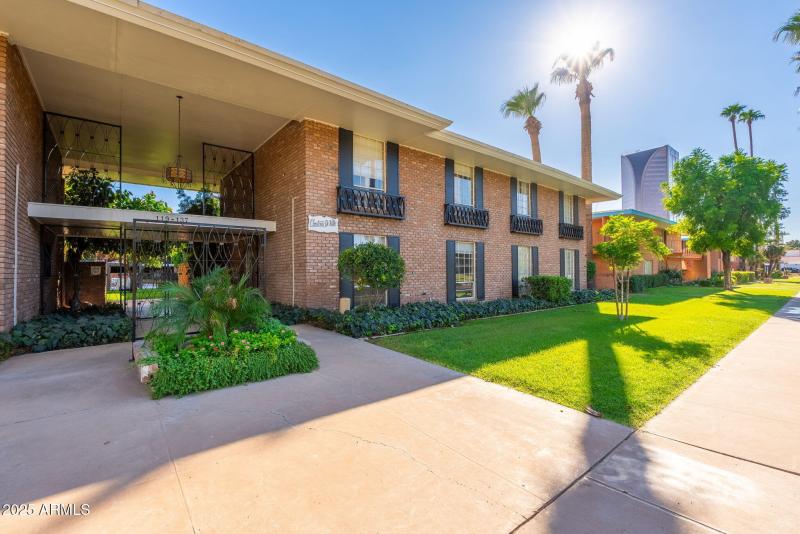 Chateau De Ville Condominiums - 02