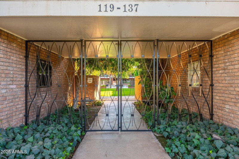 Chateau De Ville Condominiums - 04