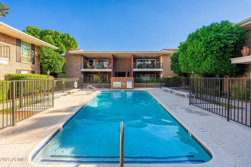 Chateau De Ville Condominiums - 07