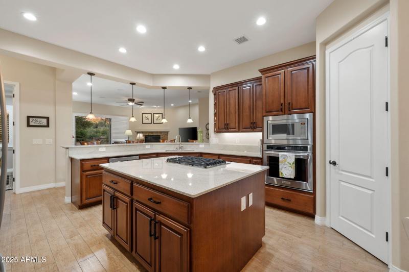 24-Kitchen_2