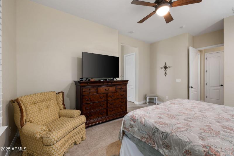 33-Primary Bedroom_3
