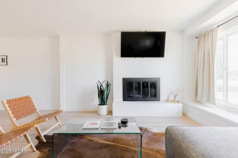 c1679e25-8a75-4f91-aa17-ec0c01a2247b (1)