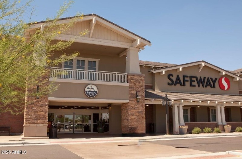 Safeway grocery store in Estrella