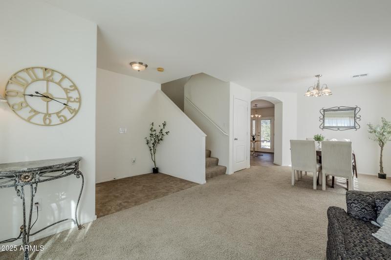 Bright Front Room & Dining