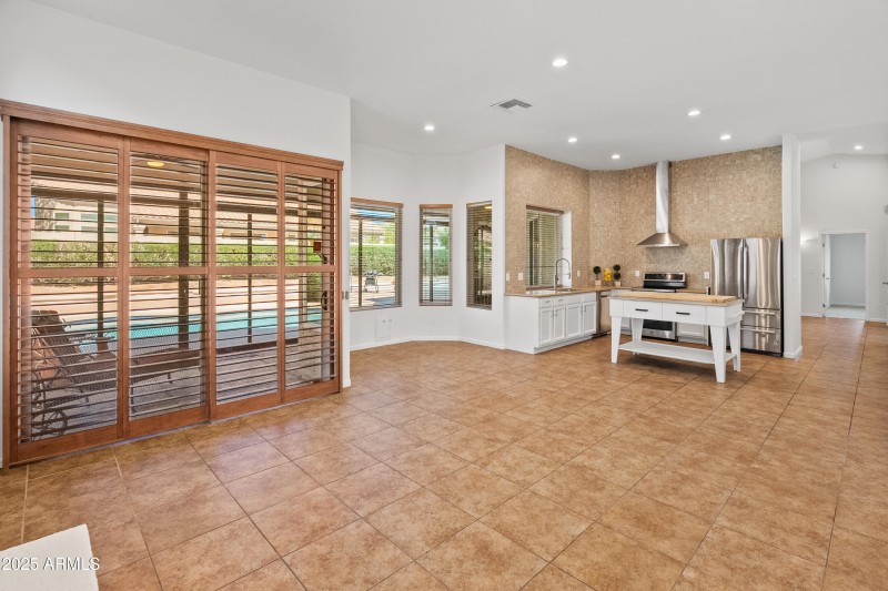 Family room - kitchen