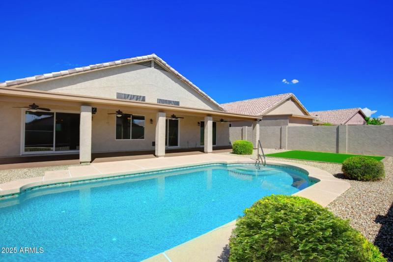 thumbnail_Marconi Ave (53)