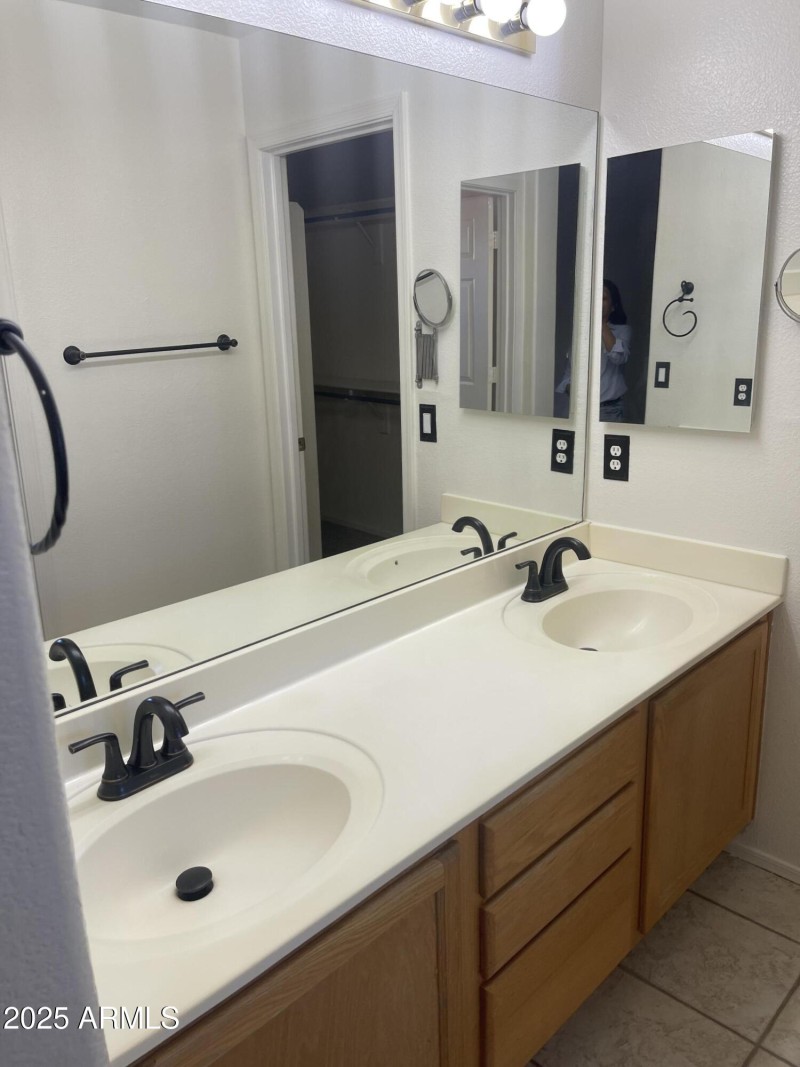 20250919_224742382_iOS