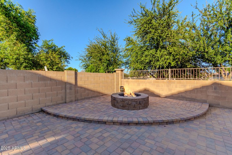 Sitting area with firepit