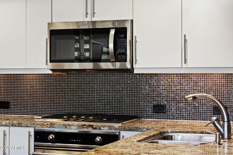 21-web-or-mls-7147-e-rancho-vista-dr