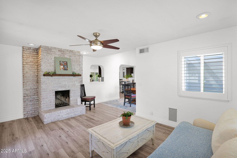 28-web-or-mls-P1304196