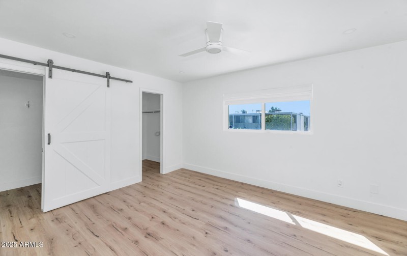 4027 E Campbell Ave-large-012-008-TOD822