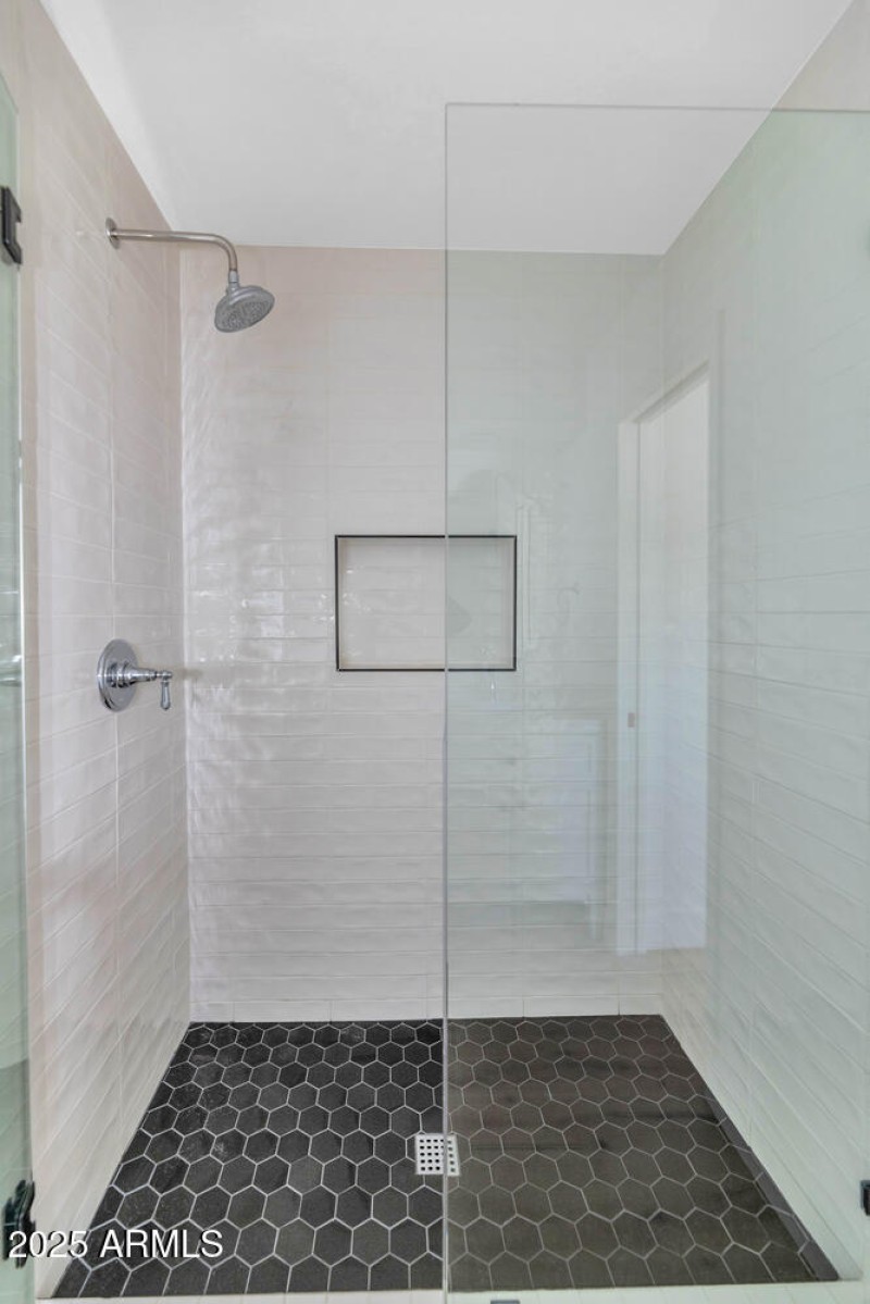 4027 E Campbell Ave-large-015-014-TOD822