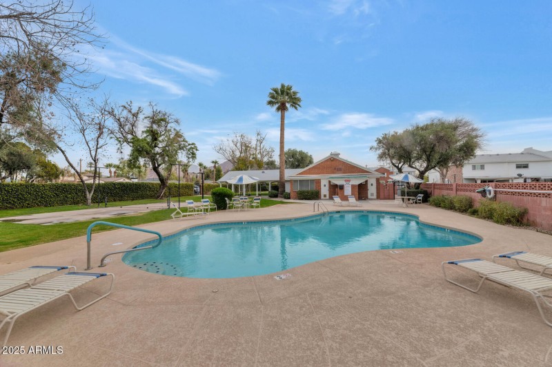 4027 E Campbell Ave-large-024-001-N 40th