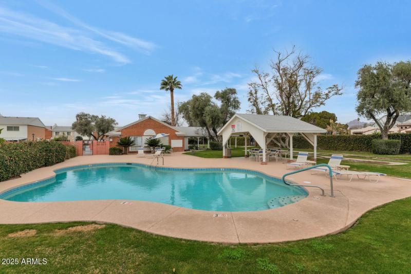 4027 E Campbell Ave-large-025-003-N 40th