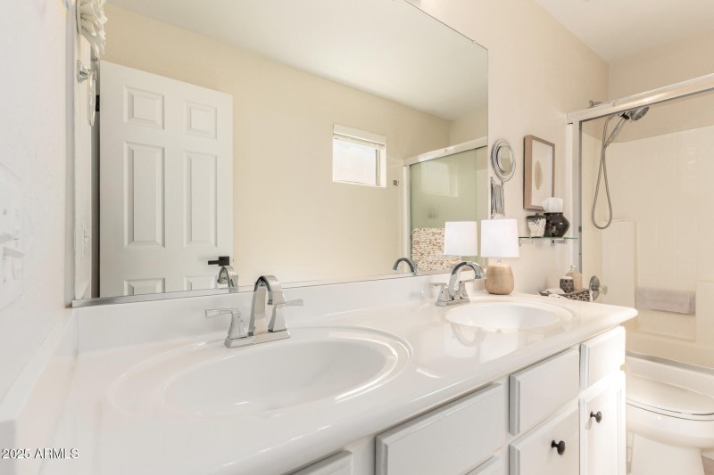 17 Master Bathroom