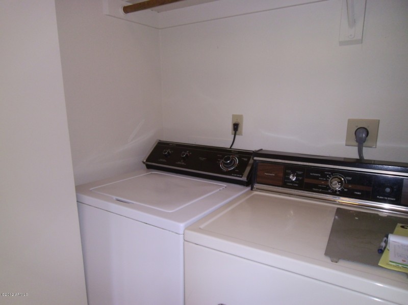 Washer/dryer included