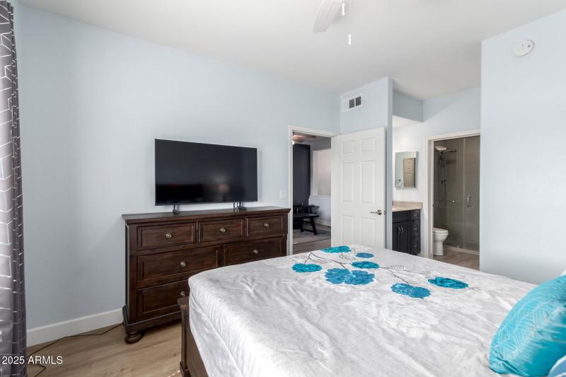 Ensuite Master w/fresh paint