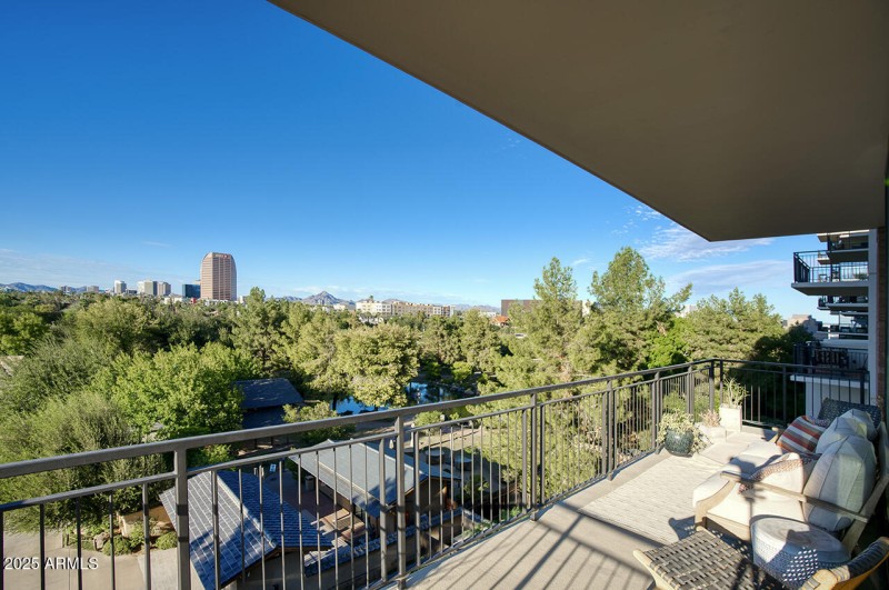 208 W PORTLAND ST 460