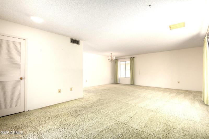 16202 N 111th Ave - Living Room from Fro