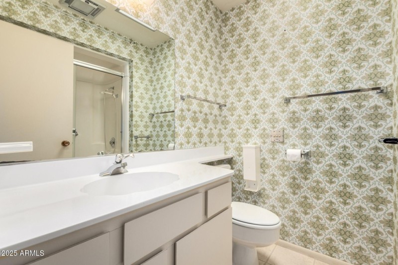 16202 N 111th Ave - Hall Bath