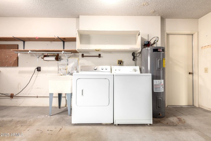 16202 N 111th Ave - Laundry Area in Gara
