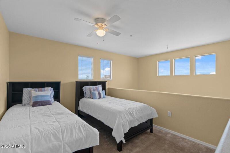 20-Loft bedroom