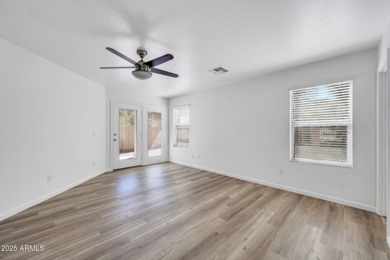 mls_1125 E Milada Dr-16