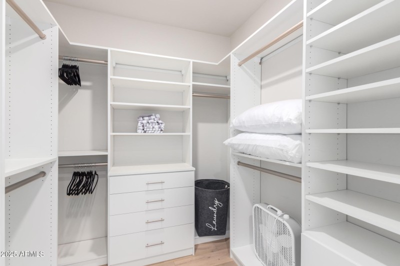 G 022 - 21 - Osborn - Master Closet