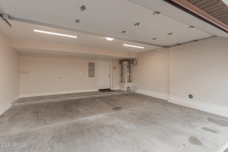 O 029 - 33 - Osborn - Garage