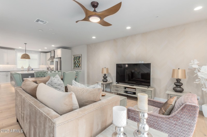 T 013 - 07 - Osborn - Living Room