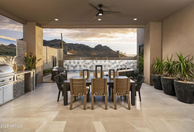 Sereno_Canyon_Stellan_Patio_4099_convers