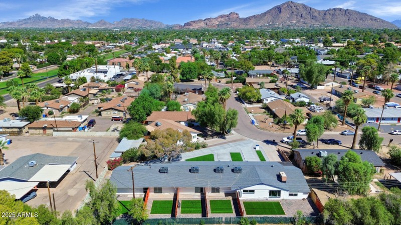 4821 E Sheridan St-large-003-002-4821 E