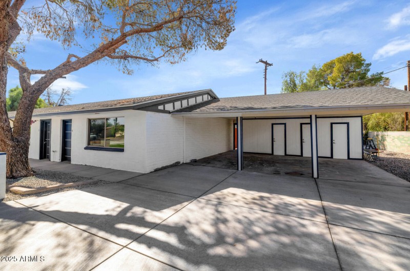 4821 E Sheridan St-large-006-020-4821 E