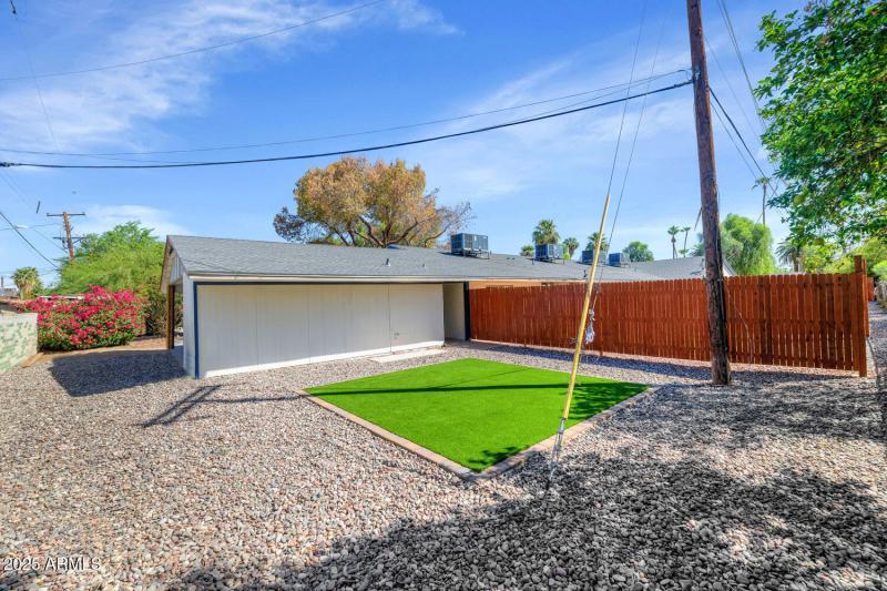4821 E Sheridan St-large-008-018-4821 E