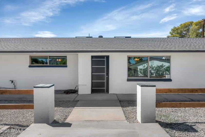 4821 E Sheridan St-large-027-019-4821 E