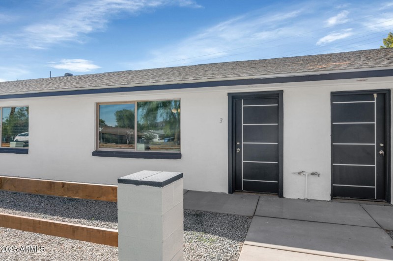 4821 E Sheridan St-large-037-015-4821 E