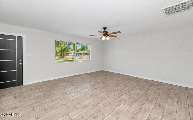 4821 E Sheridan St-large-038-013-4821 E