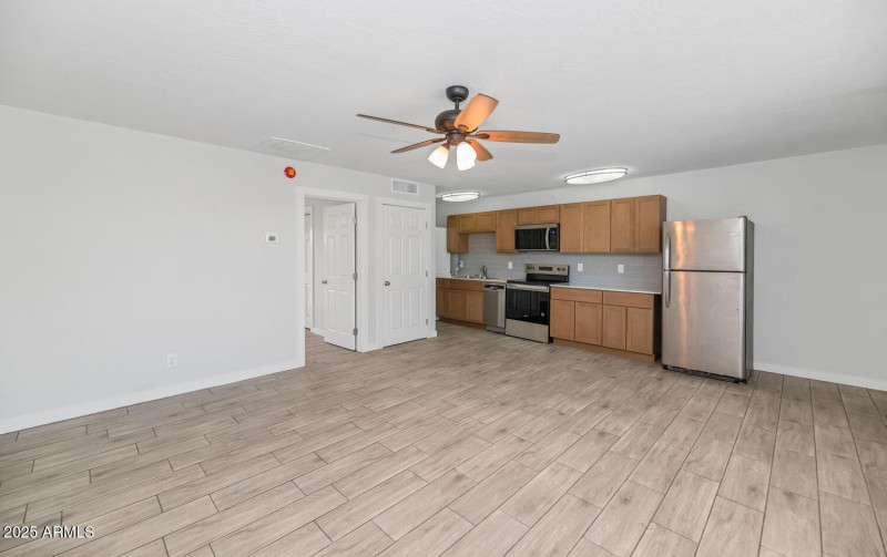 4821 E Sheridan St-large-039-004-4821 E