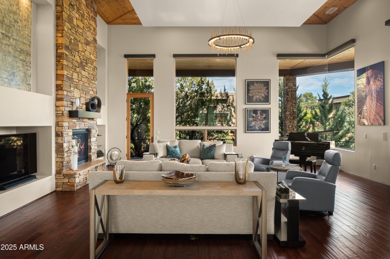 JL_50CalleBonita-interiors-CommonAreas-1