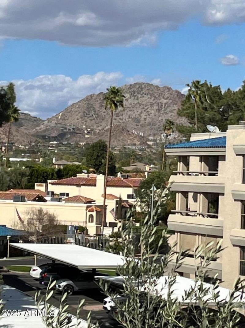 Balcony Patio Mountain Views!